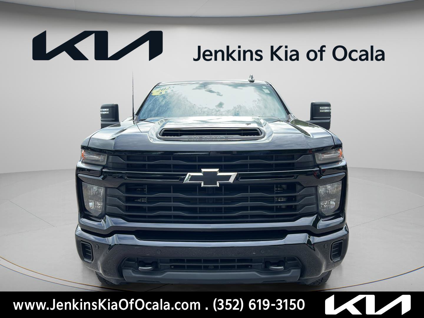 Used 2025 Chevrolet Silverado 2500 Custom w/ Custom Value Package AWD/4WD image 8