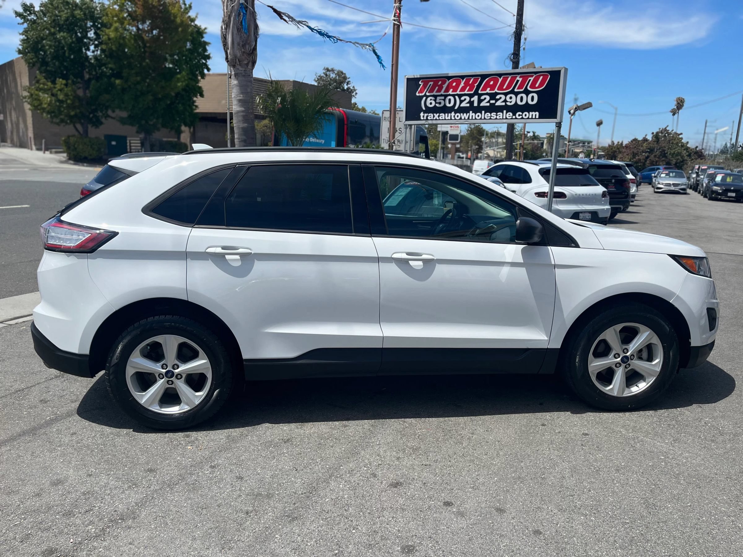 Used 2018 Ford Edge SE FWD image 8