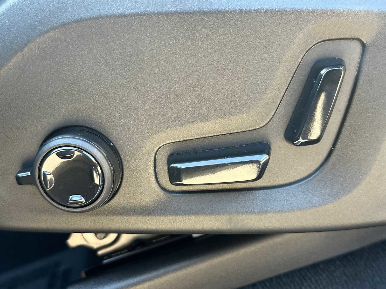 Certified 2025 Volvo XC90 B6 Ultra w/ Protection Package Premier image 23