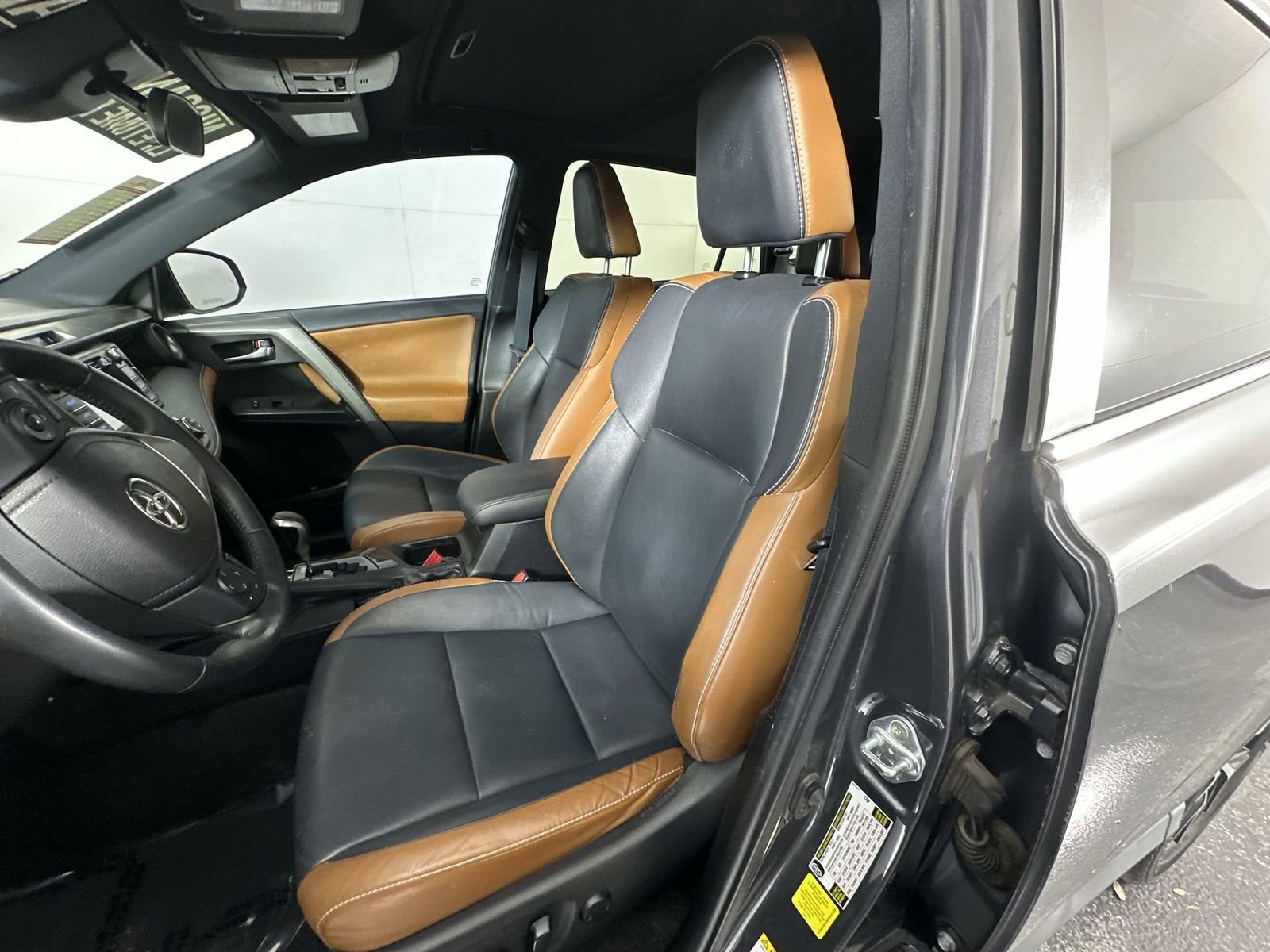 Used 2017 Toyota RAV4 SE image 15