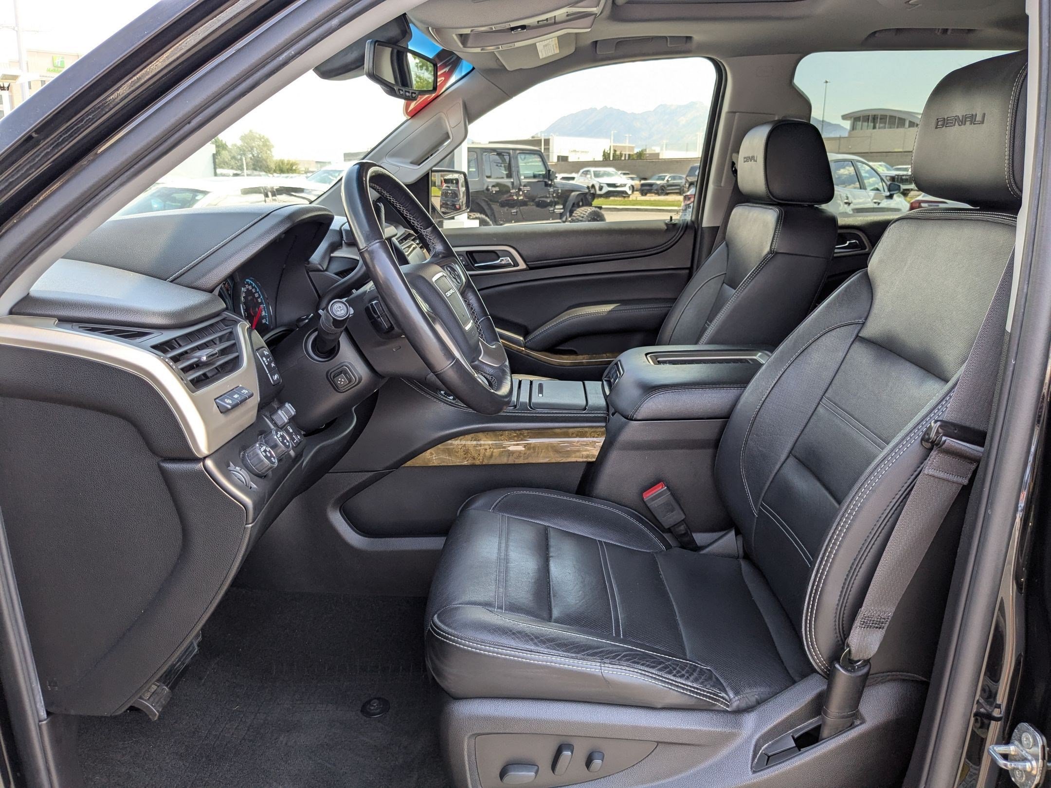 Used 2017 GMC Yukon Denali w/ Open Road Package AWD/4WD image 24