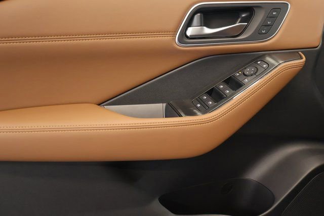 New 2026 Nissan Rogue Platinum image 9