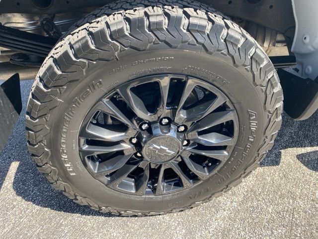 Used 2023 Chevrolet Silverado 2500 Custom w/ Custom Value Package image 10