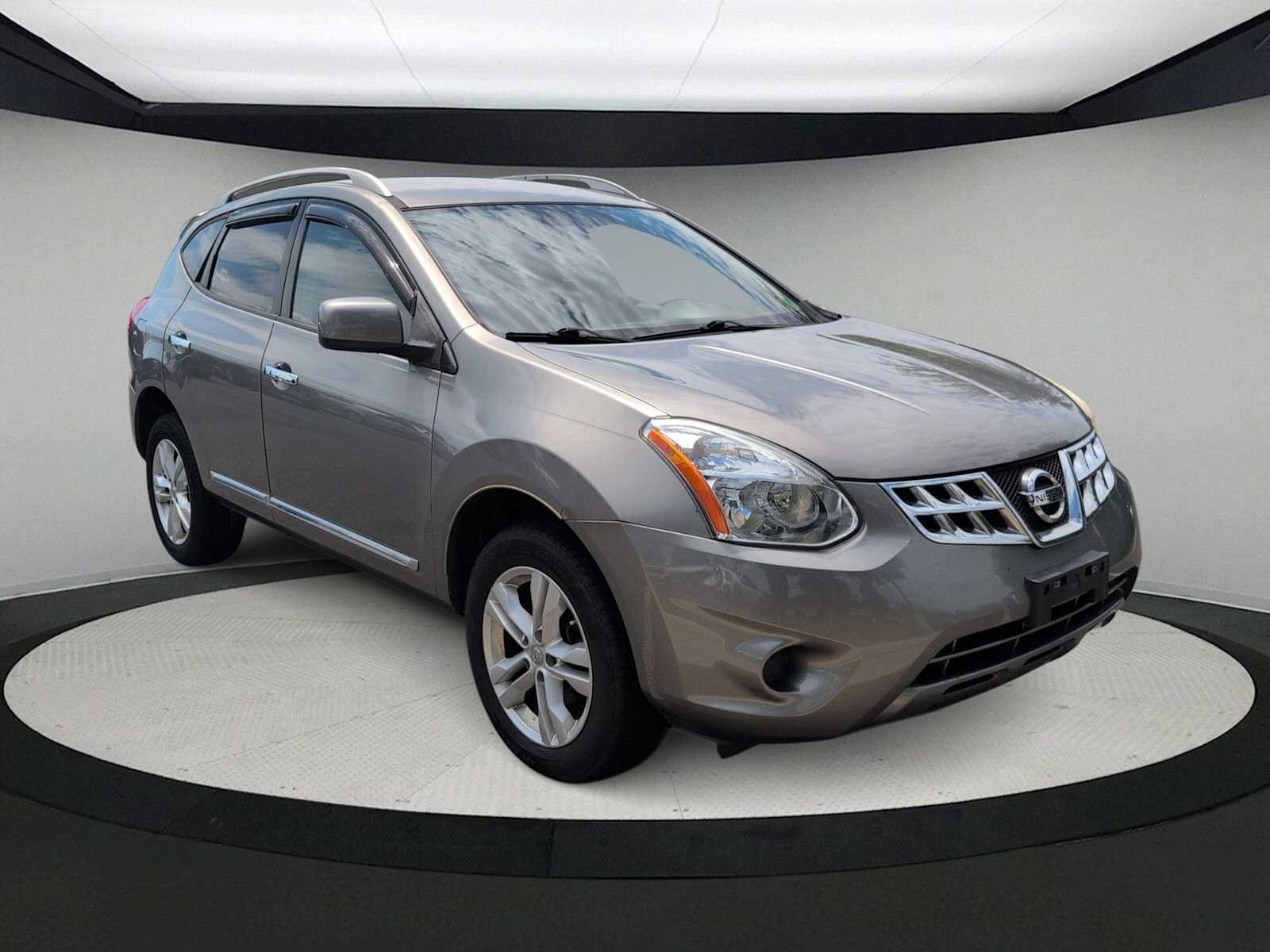 Used 2013 Nissan Rogue SV FWD image 2