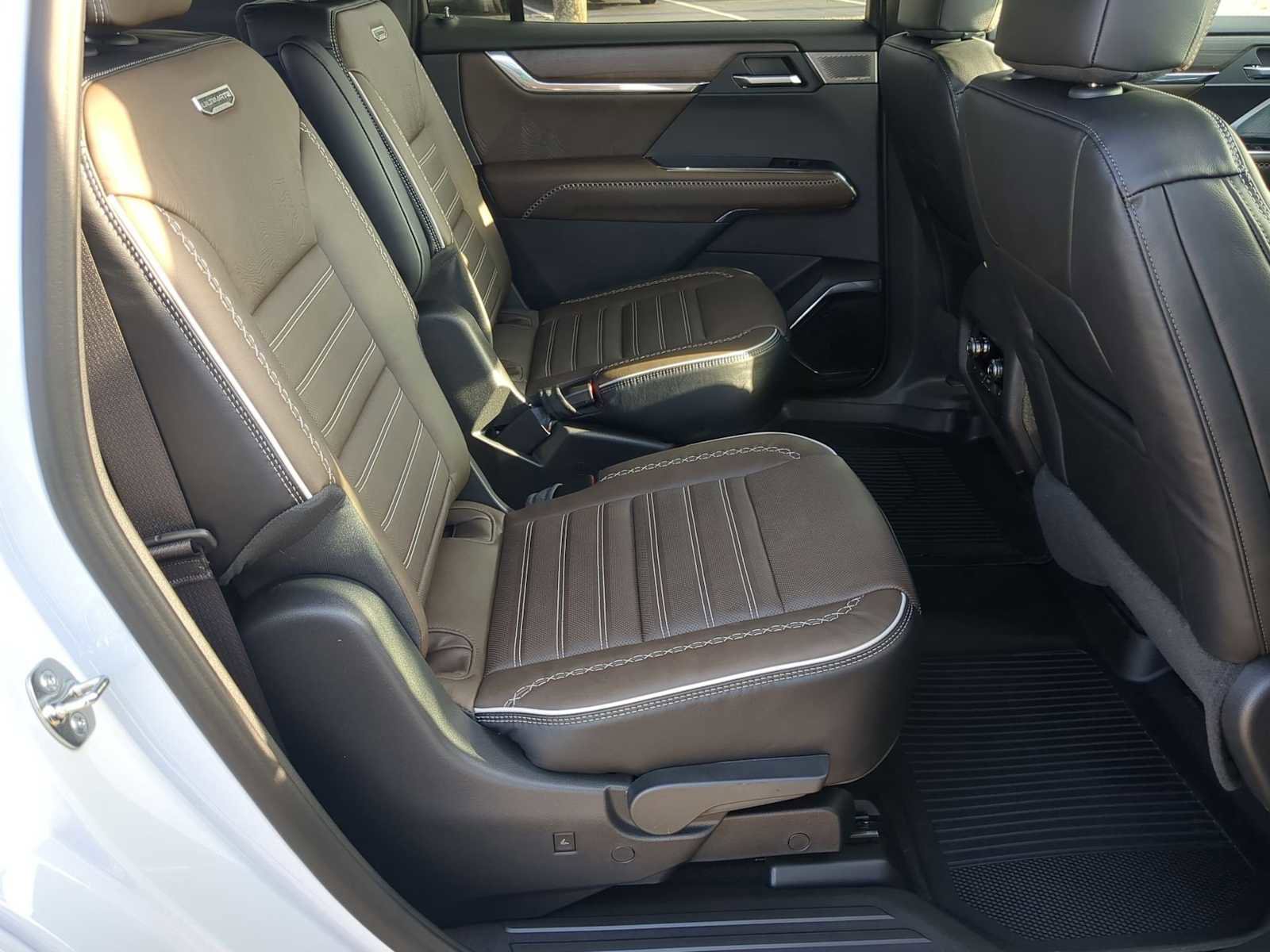 New 2026 GMC Acadia Denali Ultimate w/ LPO, Floor Liner Package image 29