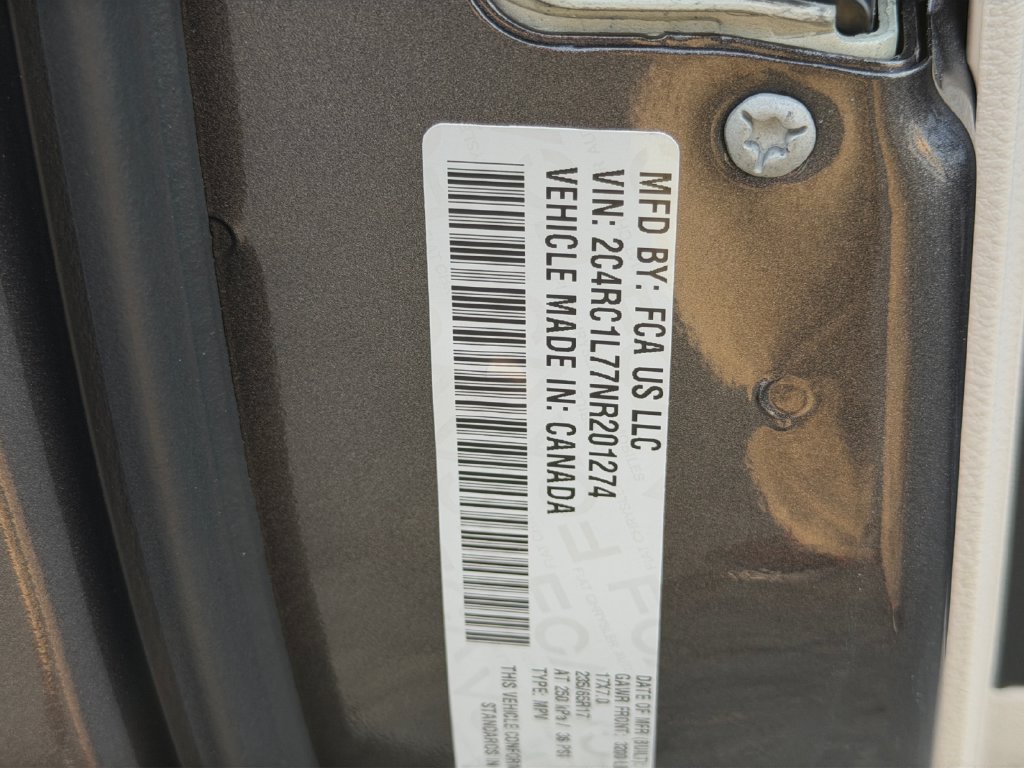 Used 2022 Chrysler Pacifica Touring-L w/ Uconnect Theater Family Group FWD image 30