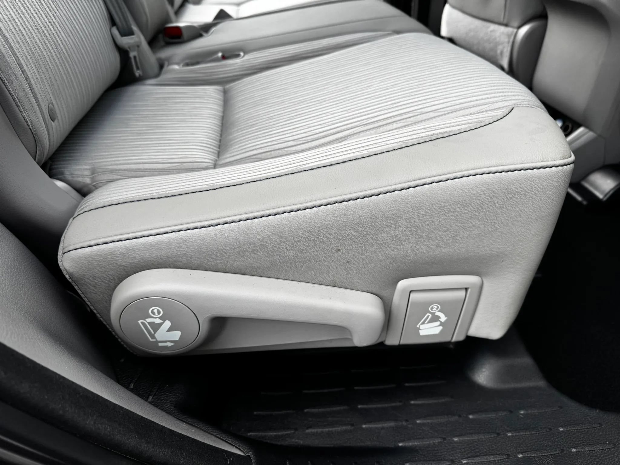 Used 2015 Toyota Highlander Plus AWD/4WD image 16
