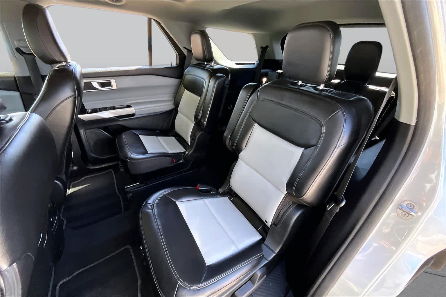 Certified 2022 Ford Explorer XLT w/ Equipment Group 202A RWD image 20
