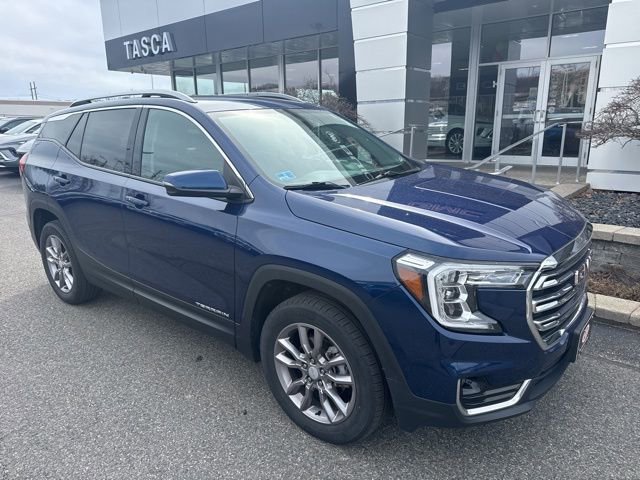 Used 2022 GMC Terrain SLT image 1