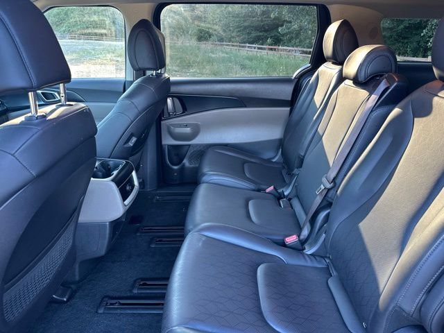 Used 2026 Kia Carnival LXS FWD image 16