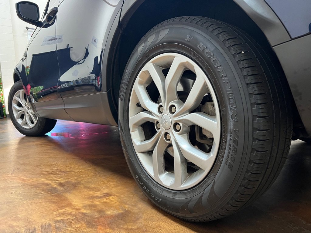 Used 2018 Land Rover Discovery SE image 42