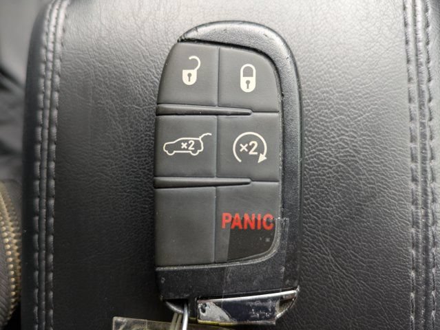 Used 2023 Jeep Compass Latitude w/ Sun and Sound Group AWD/4WD image 32