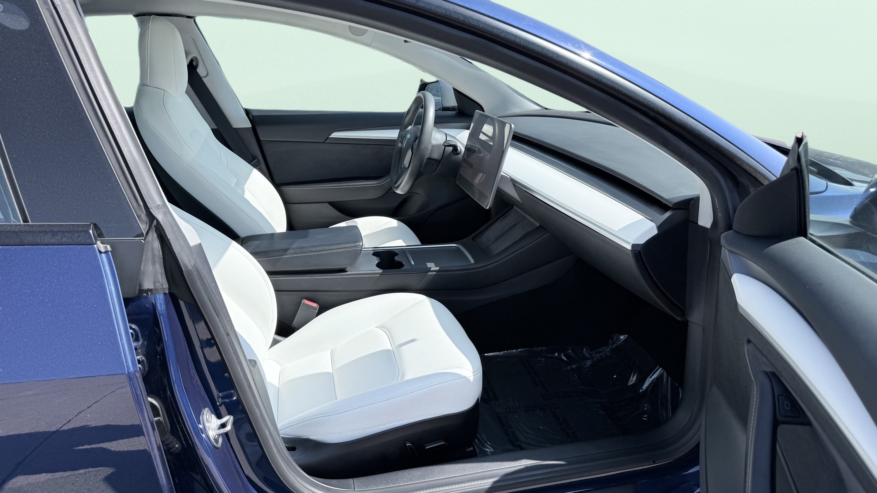 Used 2022 Tesla Model 3 Standard Range RWD image 36