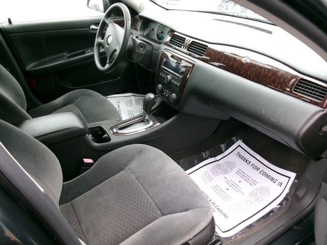 Used 2016 Chevrolet Impala LT FWD image 12