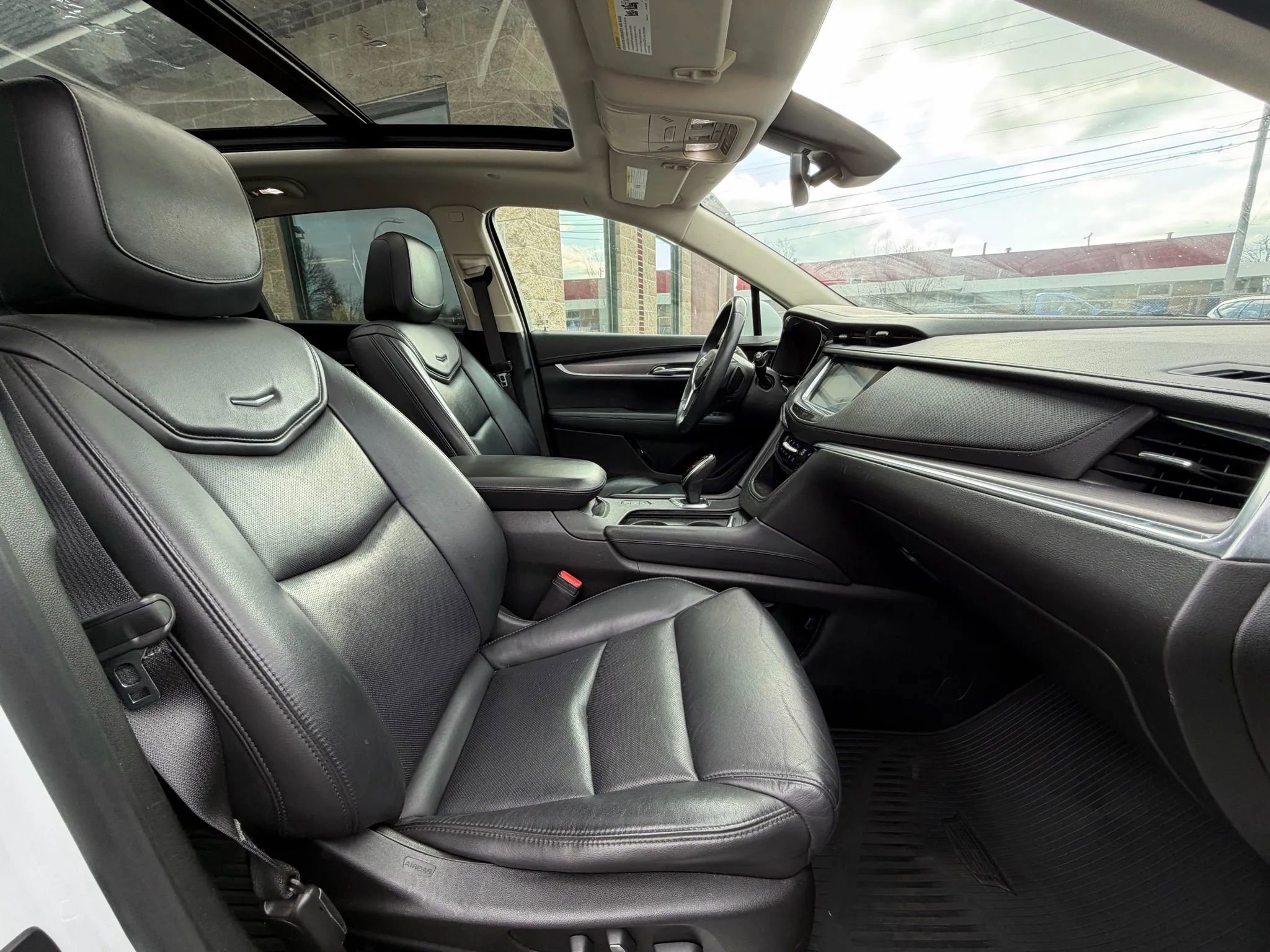 Used 2017 Cadillac XT5 Luxury w/ Driver Awareness Package image 29