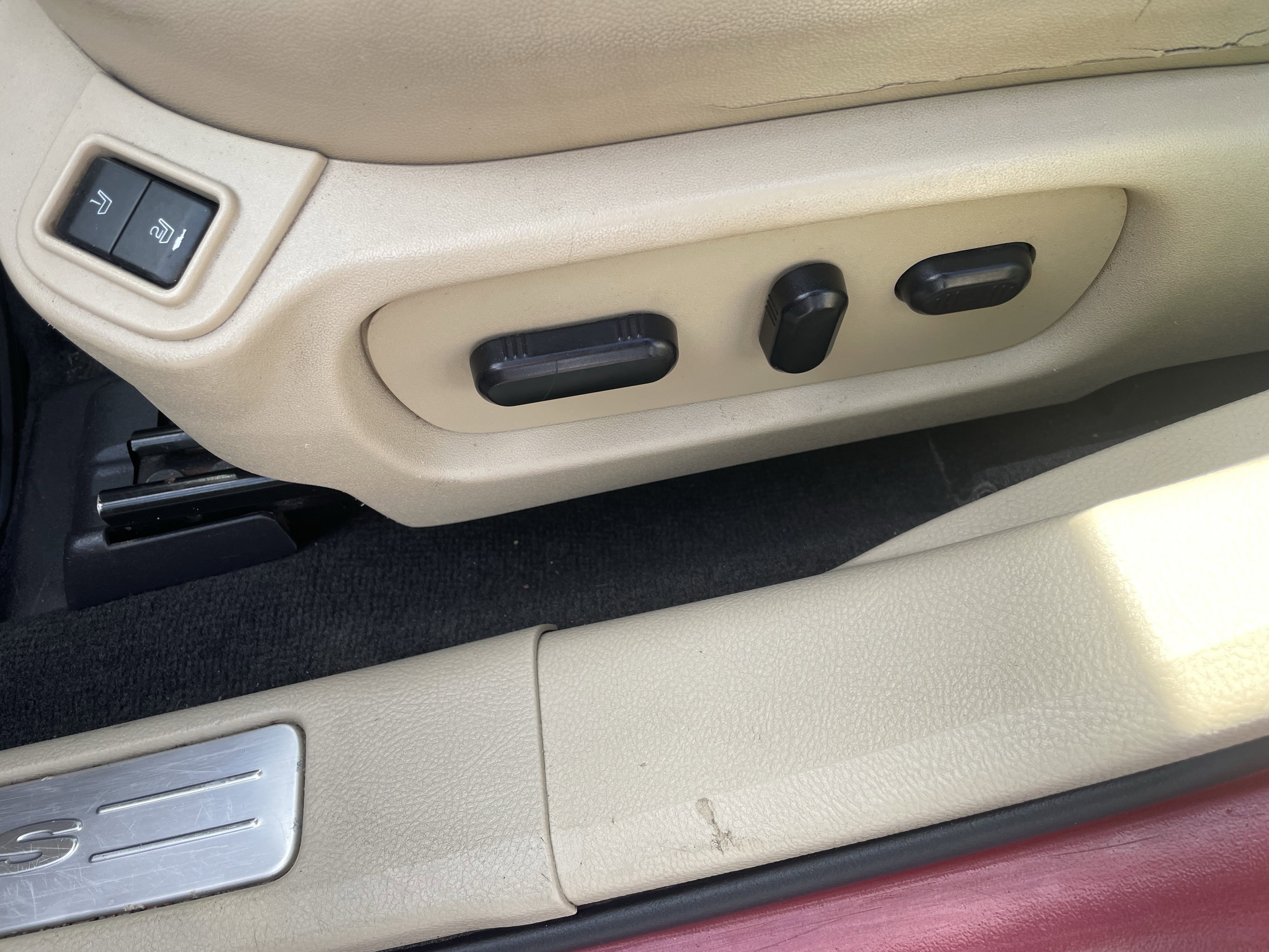 Used 2013 Ford Taurus Limited FWD image 13