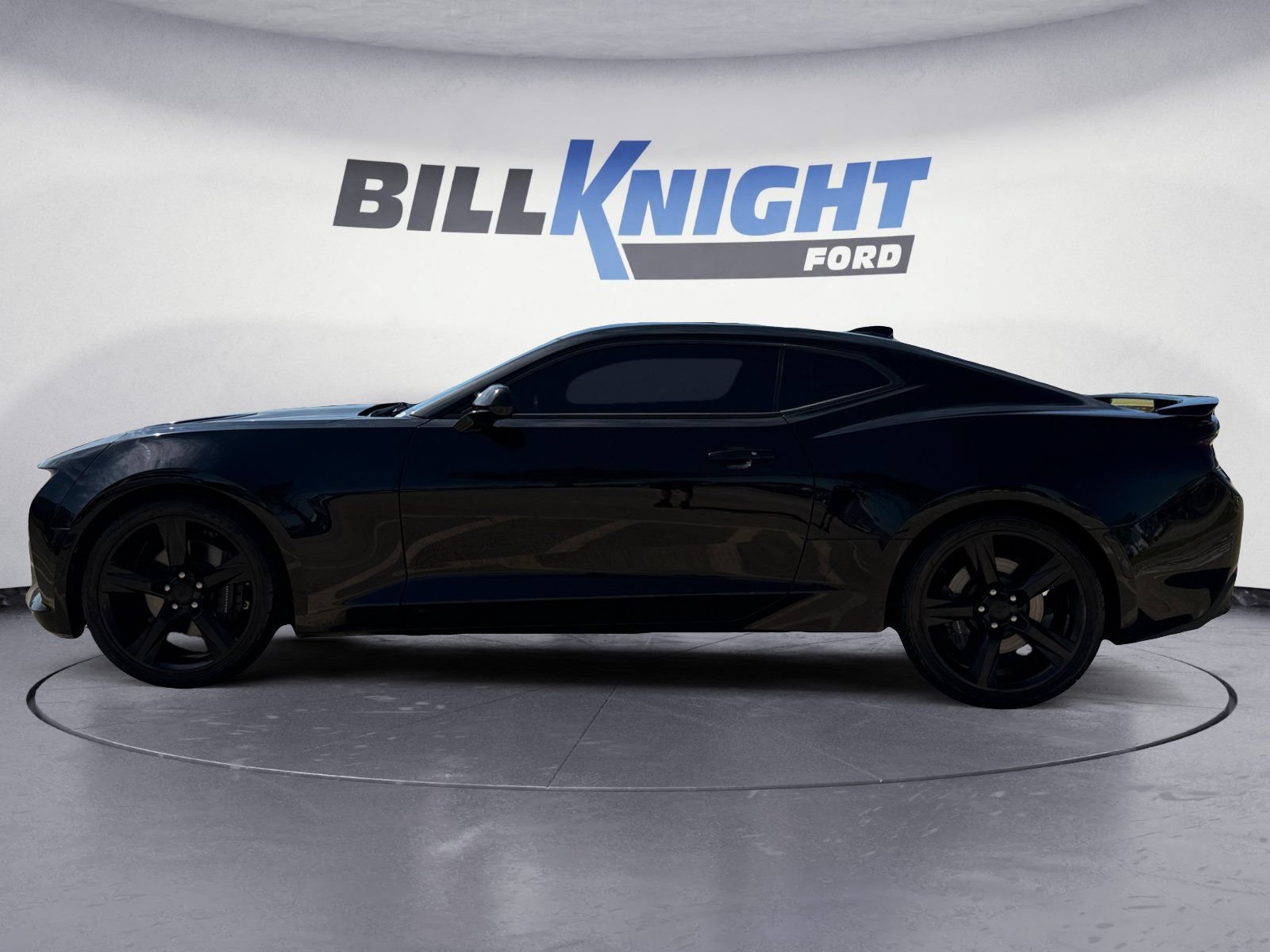 Used 2018 Chevrolet Camaro SS RWD image 2