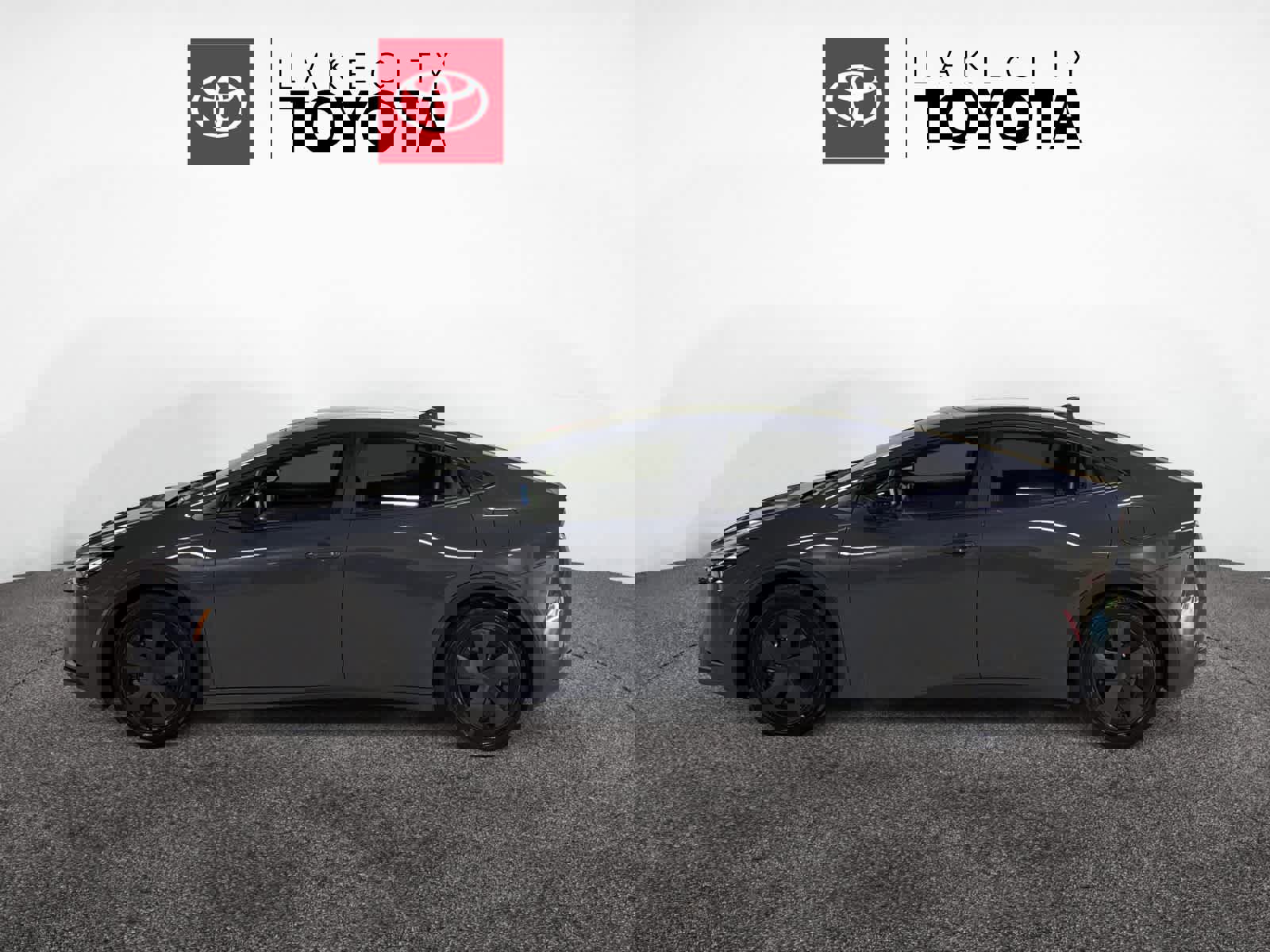 Used 2024 Toyota Prius LE image 3