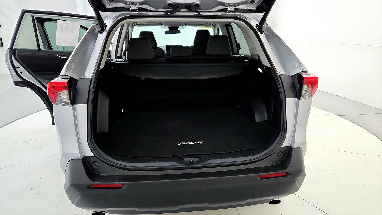 Used 2024 Toyota RAV4 XLE w/ Convenience Package image 20