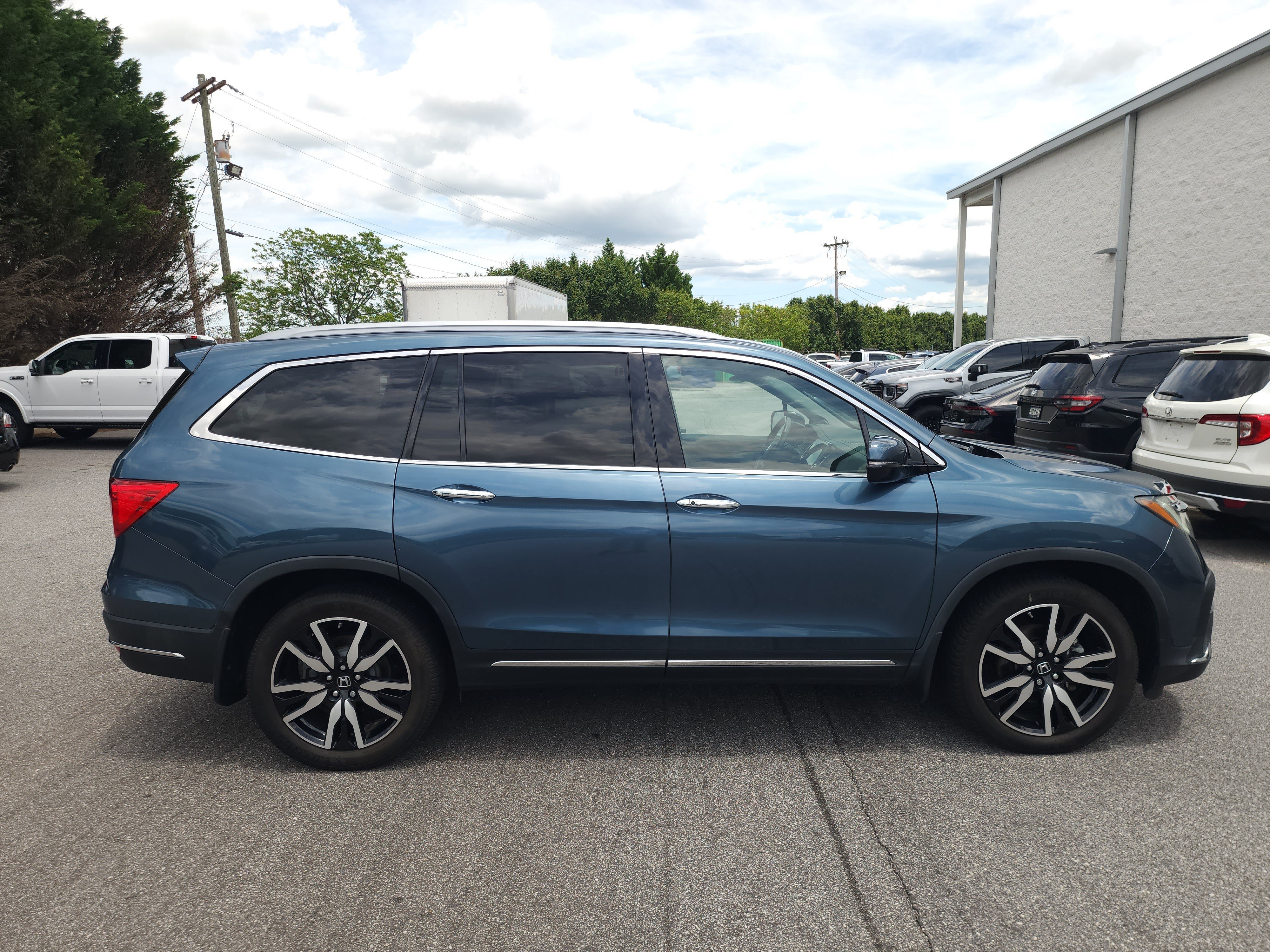 Used 2020 Honda Pilot Elite image 3