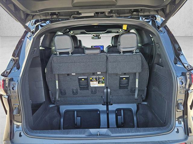Used 2025 Toyota Sienna XLE Woodland Edition image 6