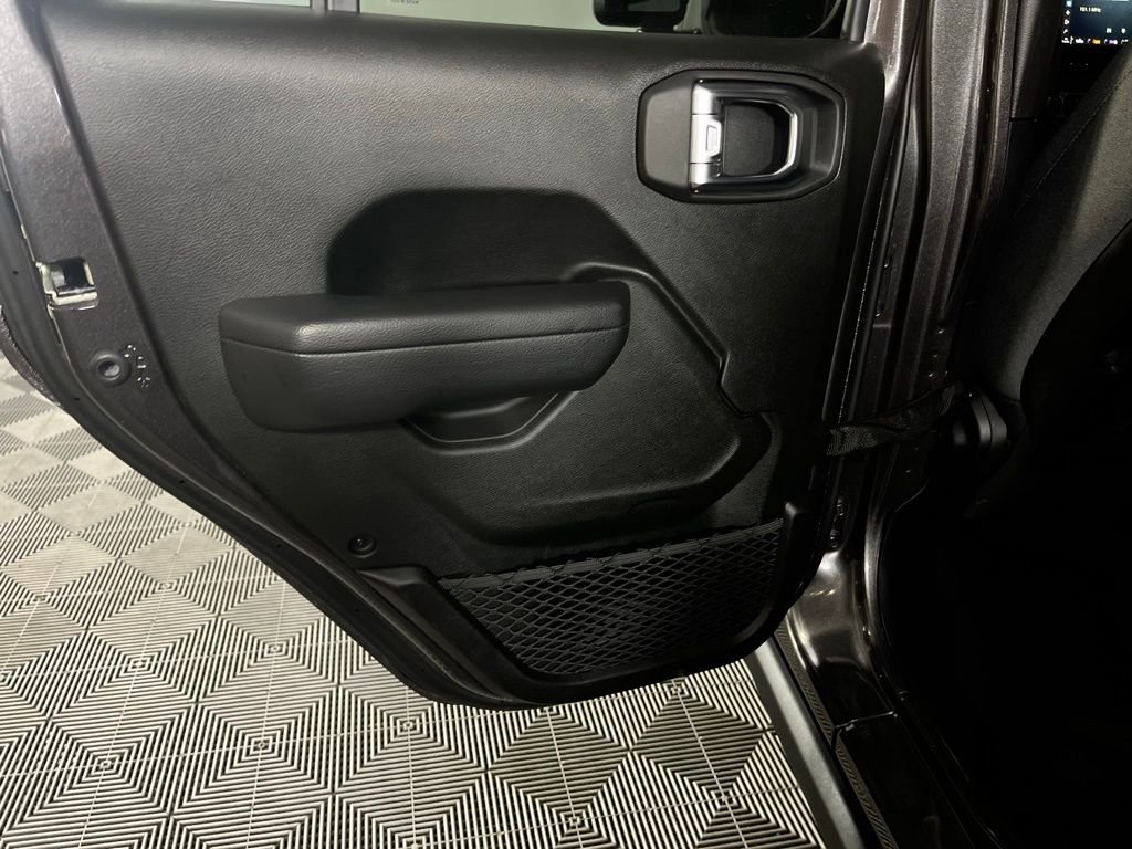 Used 2025 Jeep Wrangler Unlimited Rubicon image 27