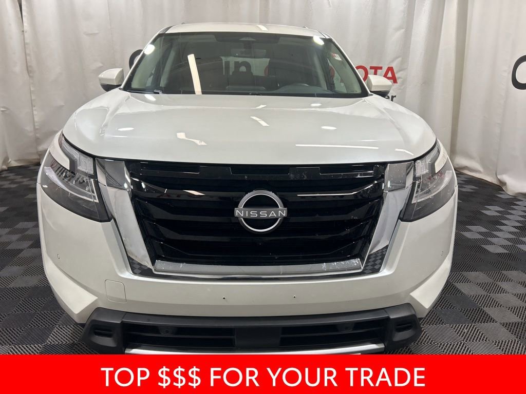 Used 2023 Nissan Pathfinder SL image 2
