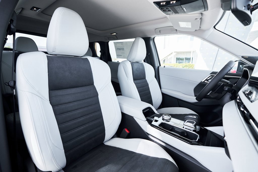 New 2025 Mitsubishi Outlander SE image 27