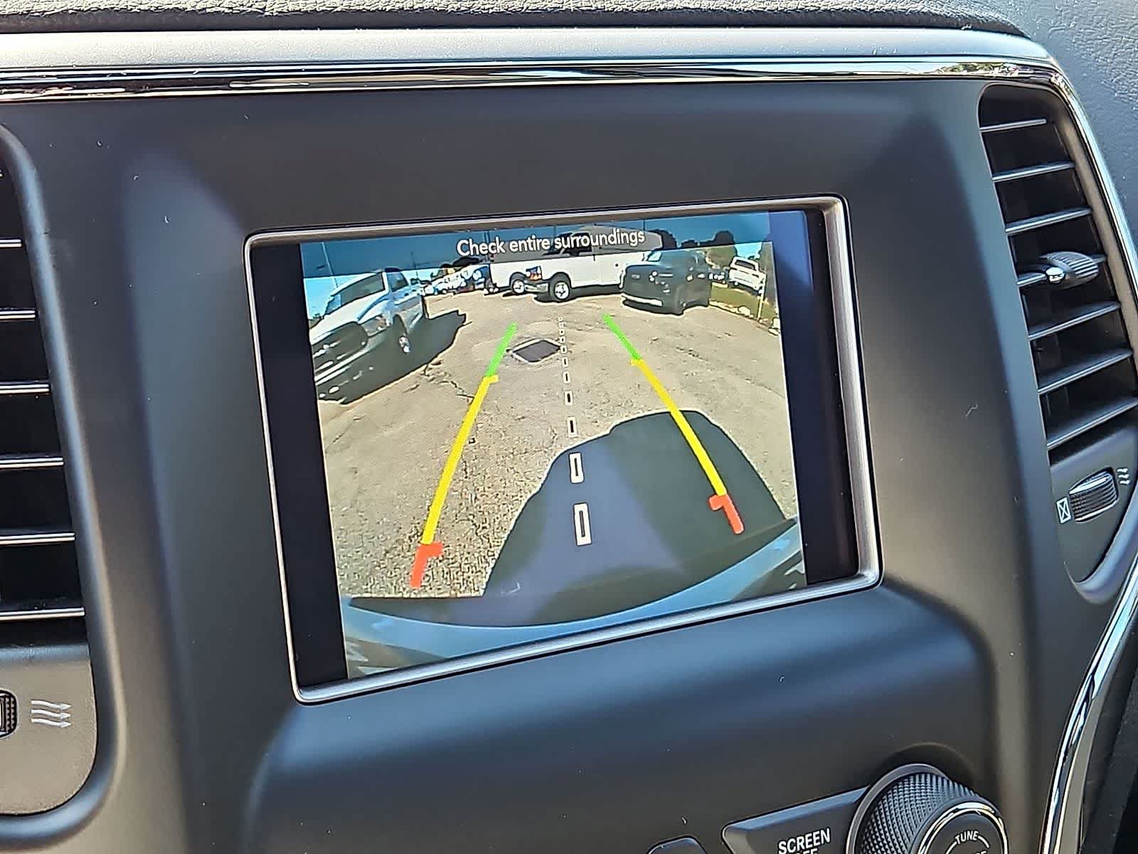 Used 2020 Jeep Grand Cherokee Laredo AWD/4WD image 21