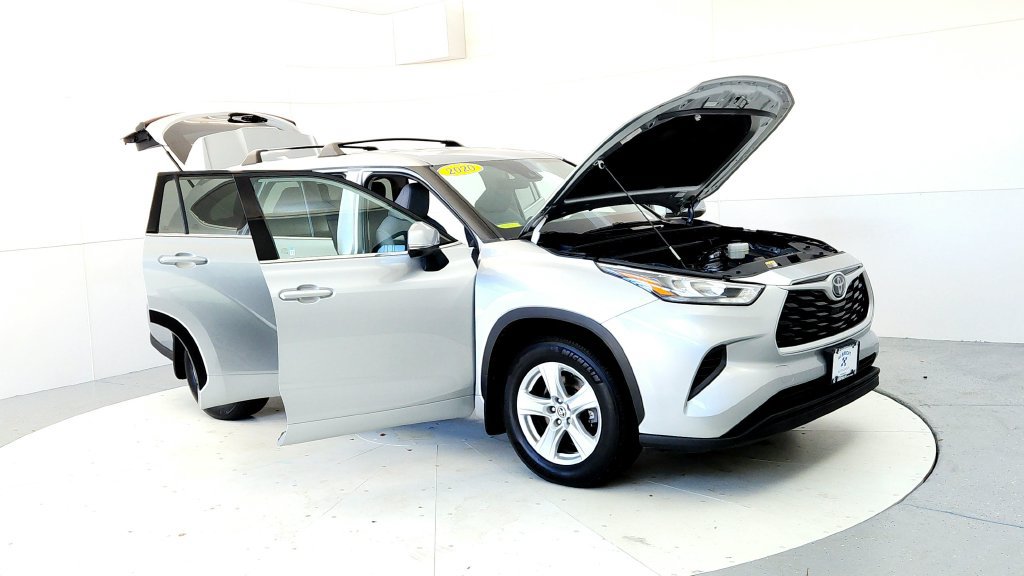Certified 2020 Toyota Highlander L AWD/4WD image 12