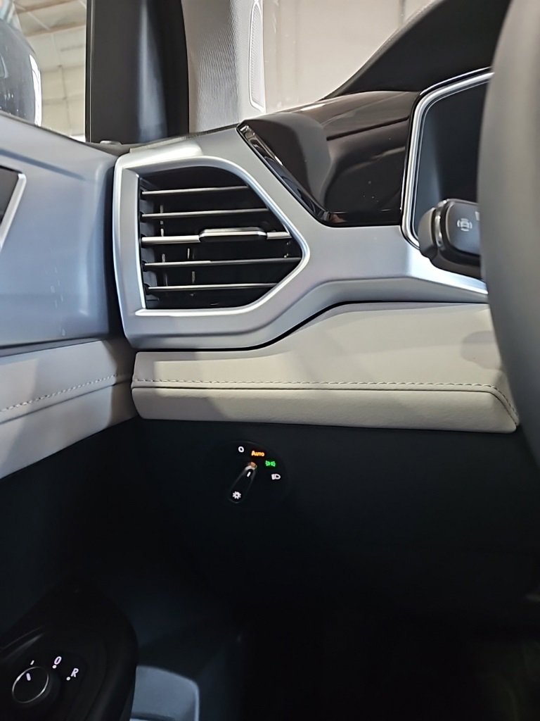 New 2026 Volkswagen Taos SE image 35