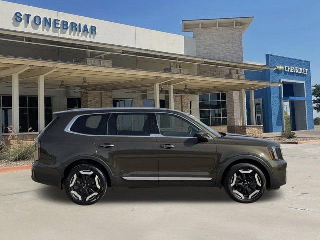 Used 2025 Kia Telluride EX w/ EX Captain's Chair Package FWD image 4