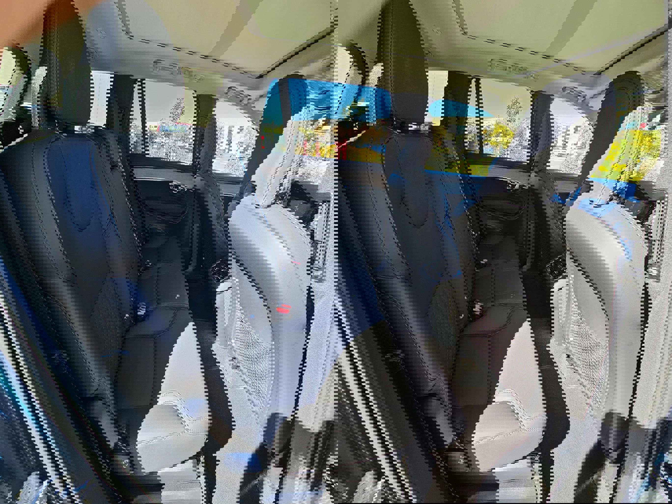 Used 2025 Volvo XC90 B6 Plus image 34