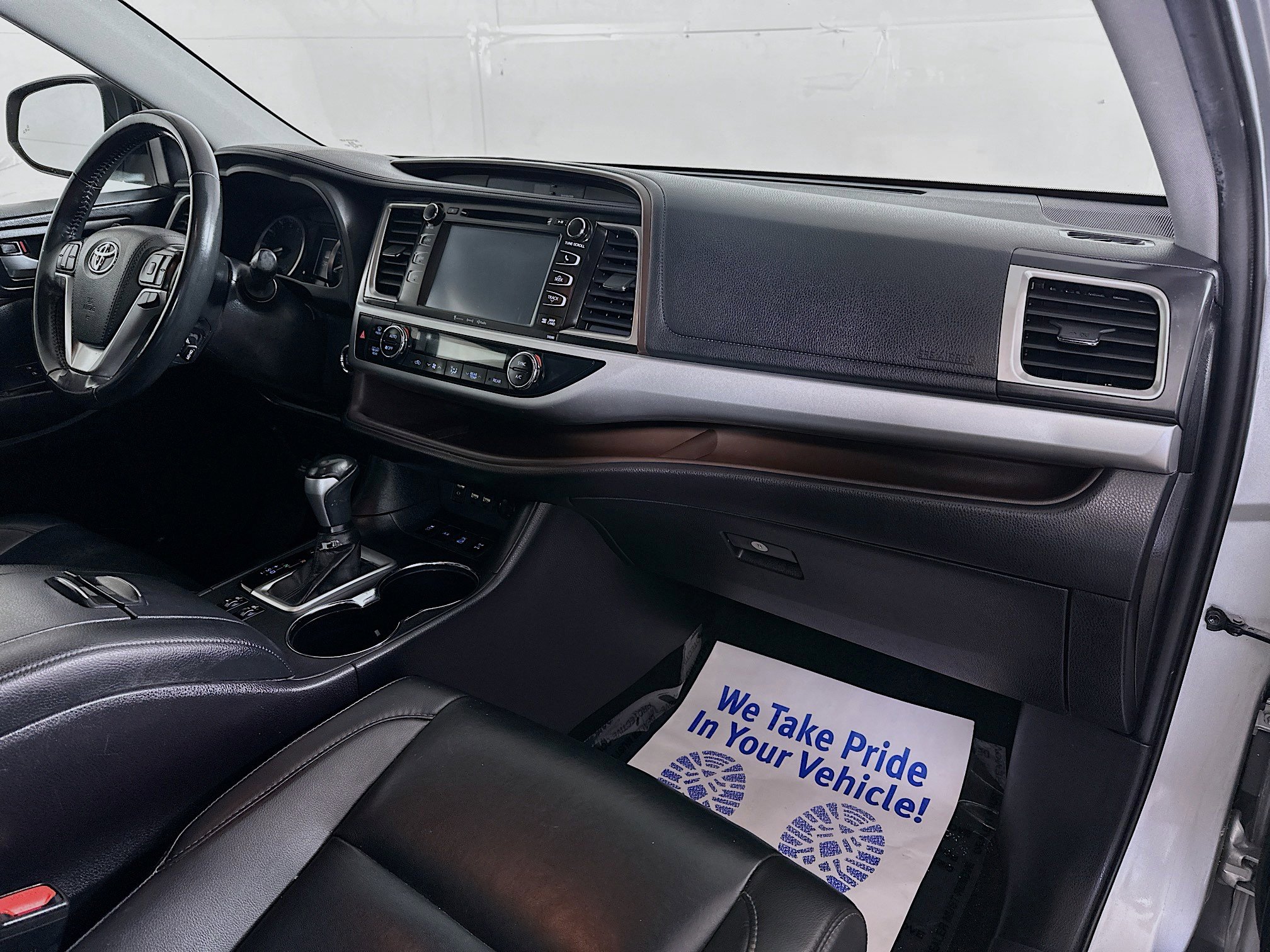 Used 2019 Toyota Highlander XLE image 29