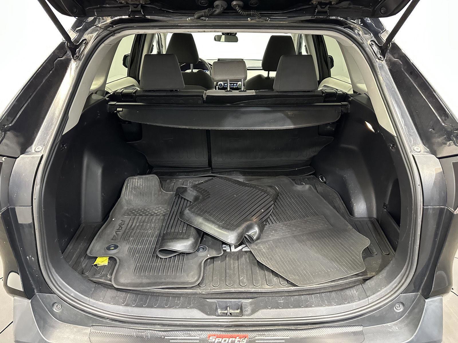 Used 2021 Toyota RAV4 XLE AWD/4WD image 25