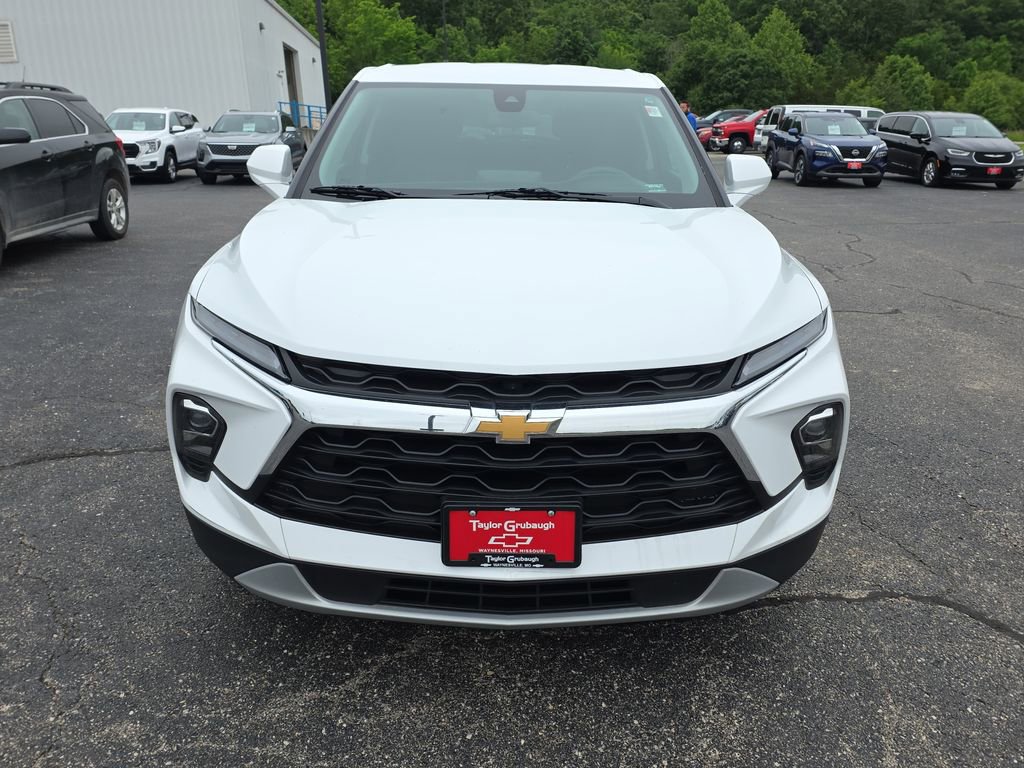 Used 2025 Chevrolet Blazer LT AWD/4WD image 2