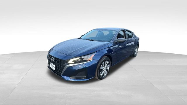 Used 2024 Nissan Altima 2.5 S image 2