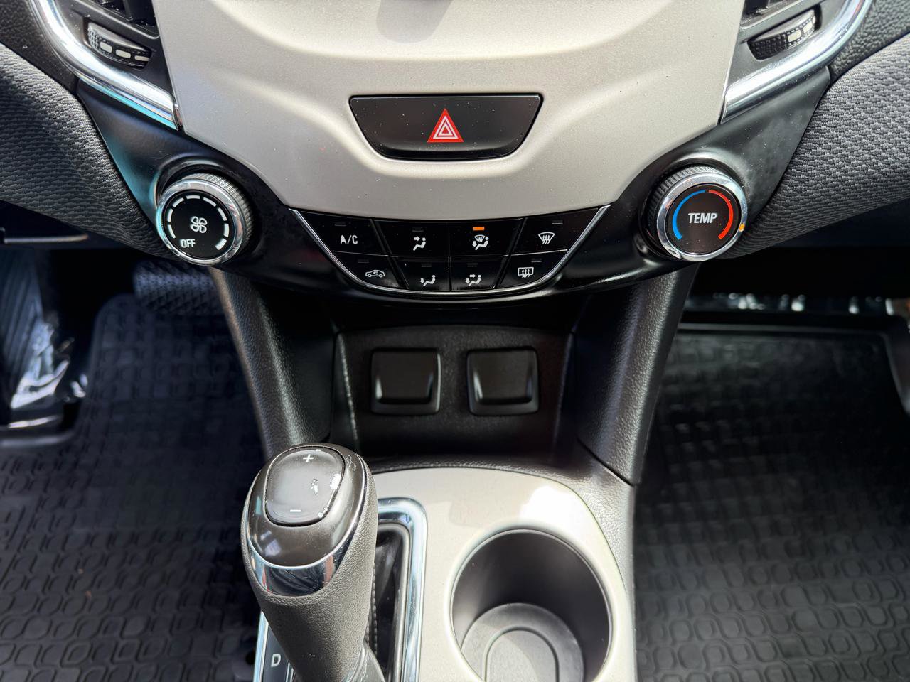 Used 2017 Chevrolet Cruze LS FWD image 14