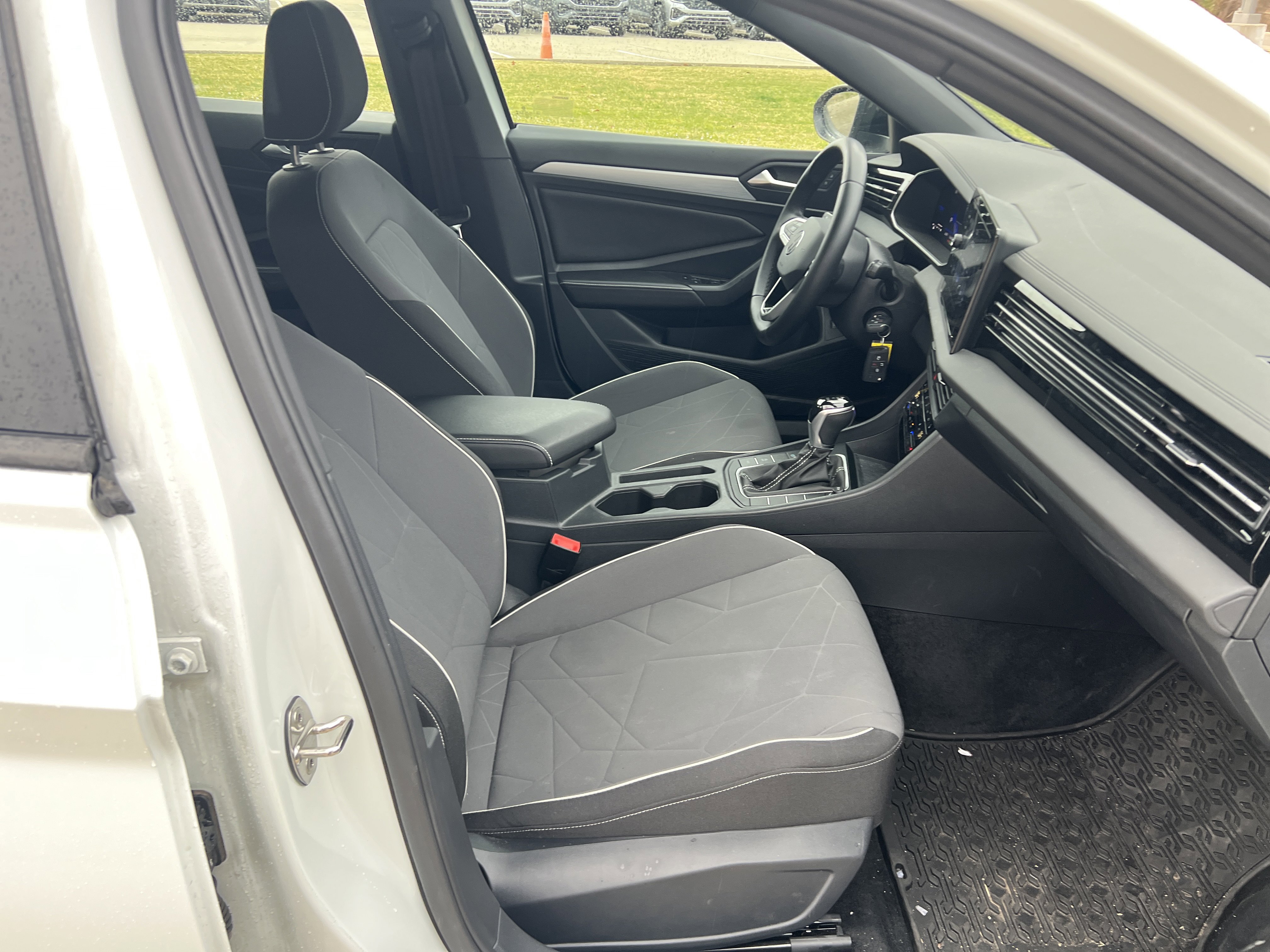 Certified 2025 Volkswagen Jetta Sport image 28