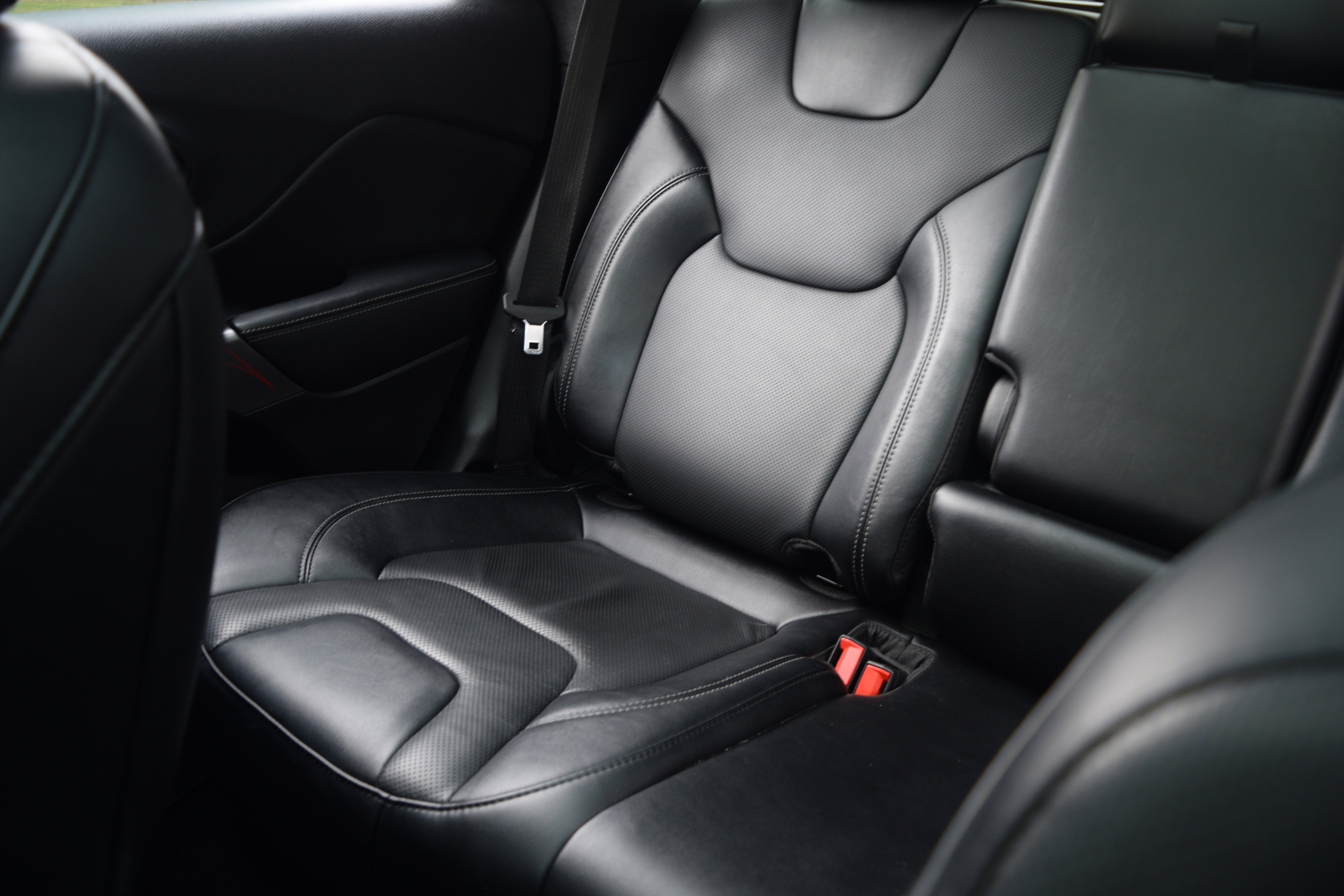 Used 2022 Jeep Cherokee Limited image 16