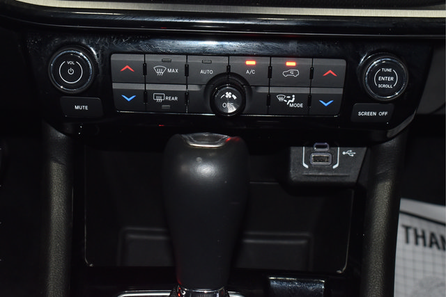 Used 2025 Jeep Compass Trailhawk AWD/4WD image 26