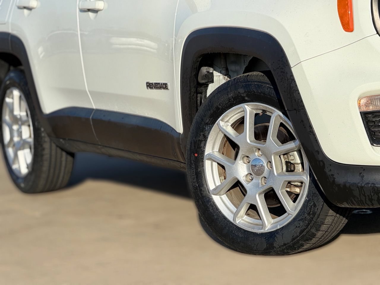 Used 2021 Jeep Renegade Latitude w/ Convenience Group FWD image 8