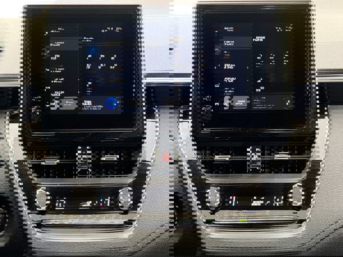 Used 2024 Toyota Corolla Cross XLE image 14