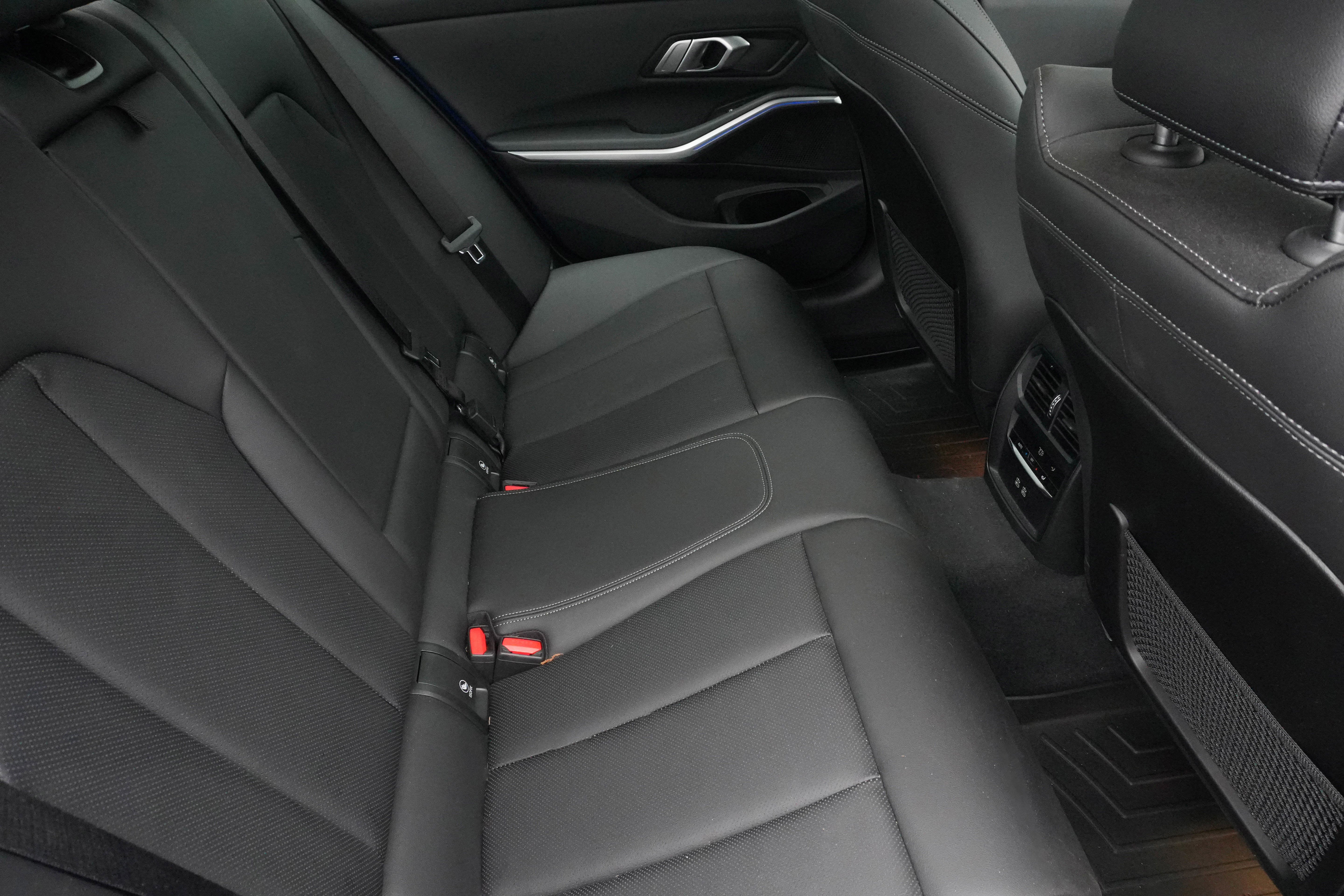 Used 2022 BMW 330i Sedan w/ M Sport Package image 36