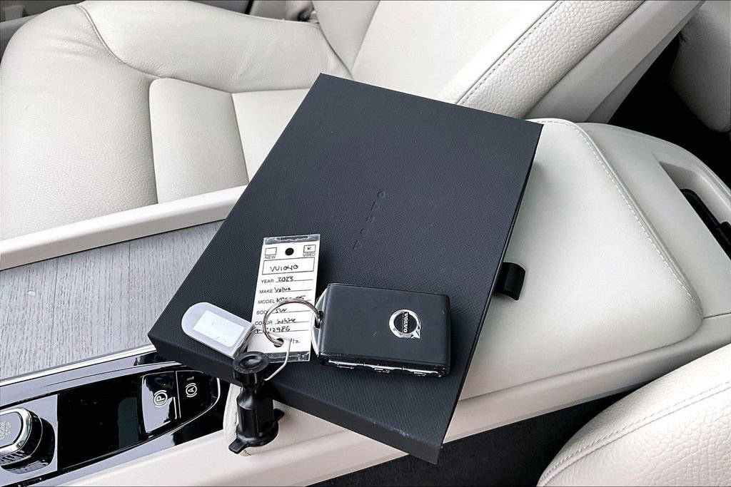 Certified 2023 Volvo XC60 B5 Plus image 34