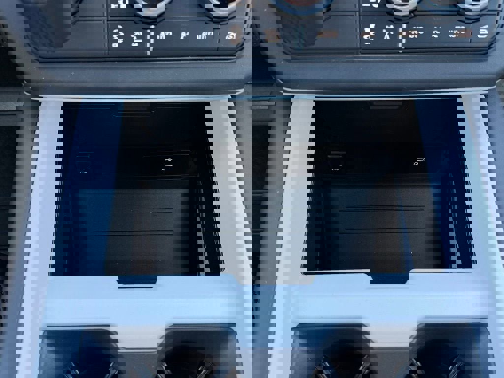 New 2026 Land Rover Defender 130 X-Dynamic SE image 21