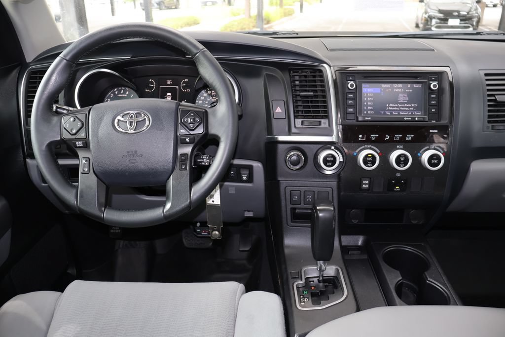 Used 2019 Toyota Sequoia SR5 AWD/4WD image 2