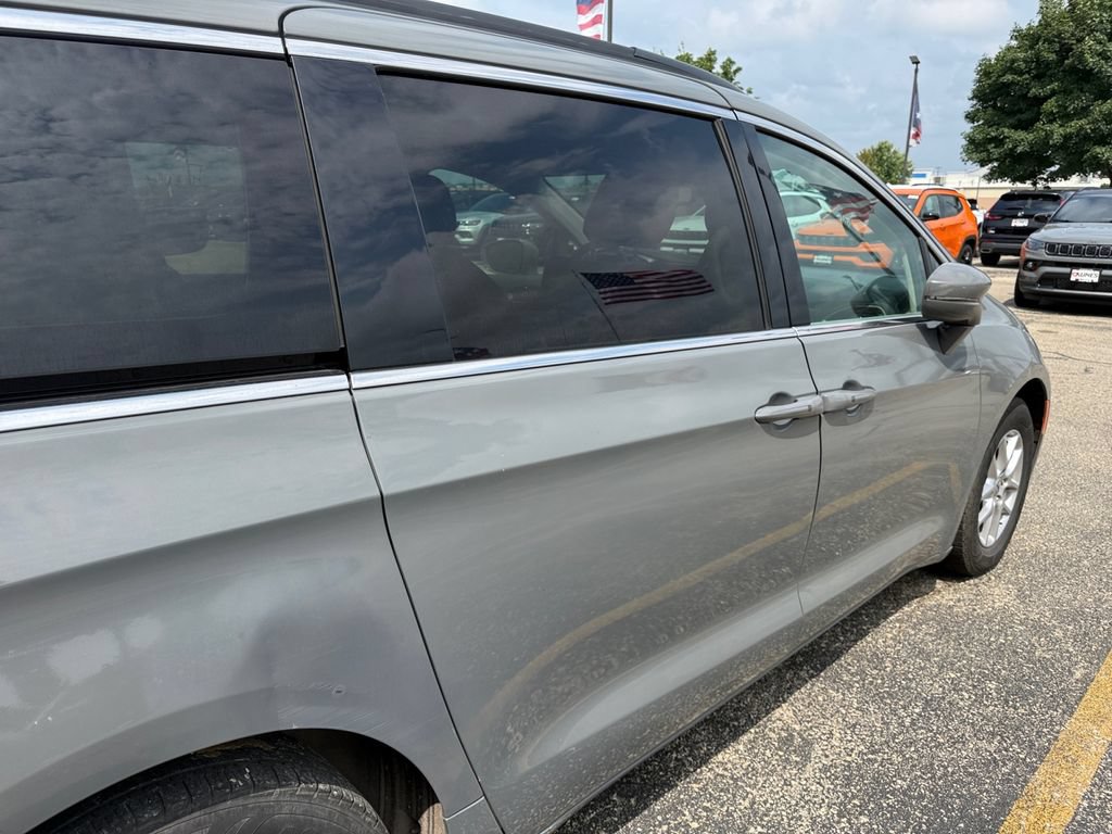 Used 2022 Chrysler Pacifica Touring-L FWD image 39