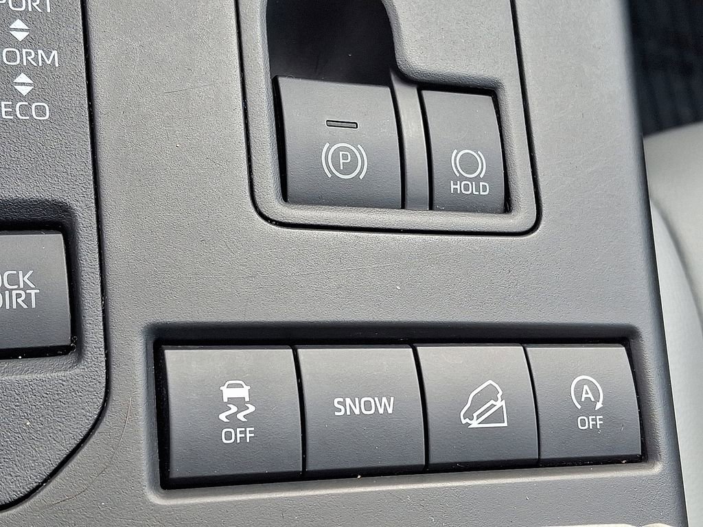 Used 2020 Toyota Highlander XLE AWD/4WD image 26
