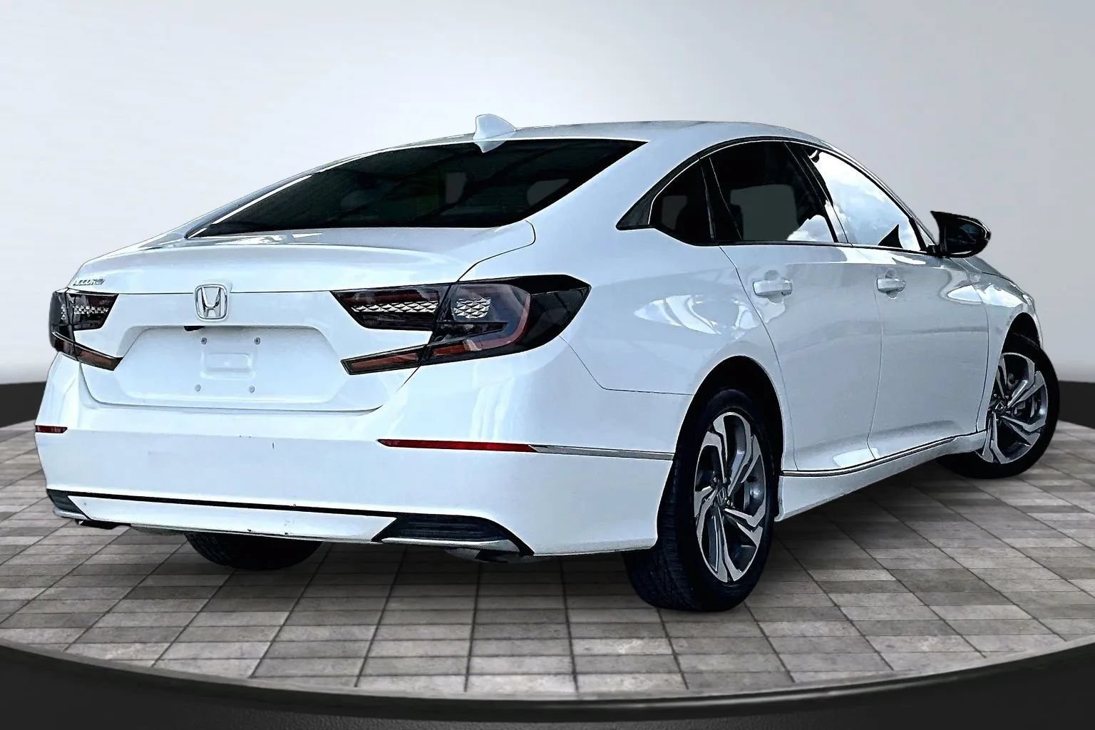Used 2018 Honda Accord EX-L image 6